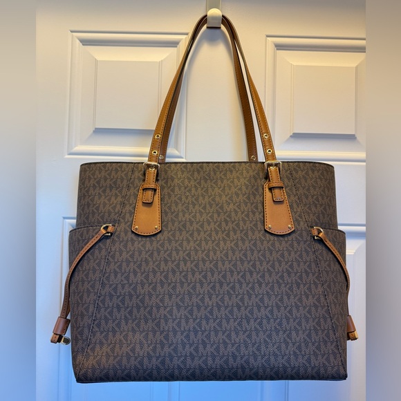 Michael Kors East West Tote - Picture 8 of 8